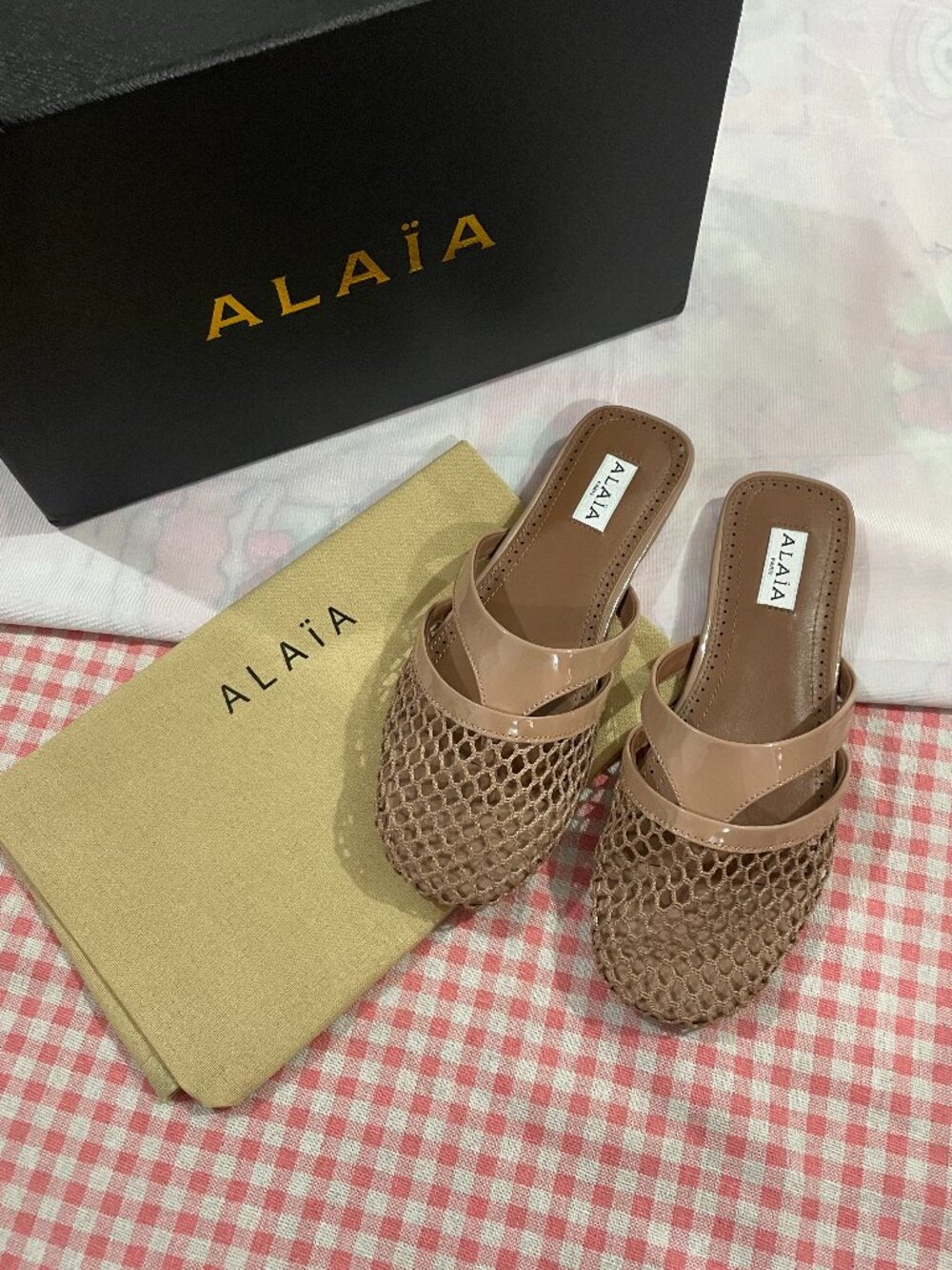 Alaïa Nude-Pink Mesh Flat Mules